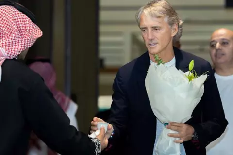 مانشيني يحزم حقائبه.. التوقيع الرسمي مع السد خلال 24 ساعة في الدوحة